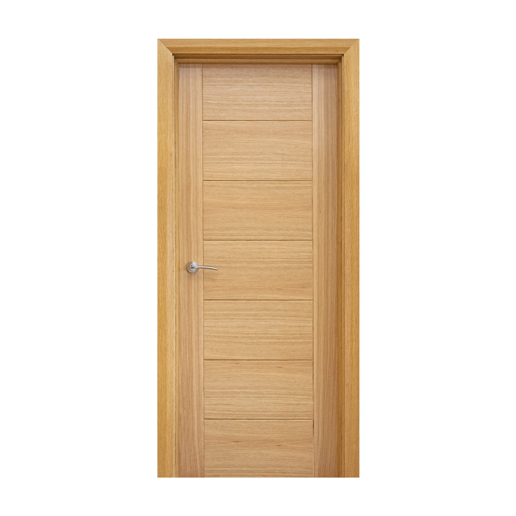 A Carini White Oak (7 Panel) 35mm Internal Door, with a Storm handle on a white background.