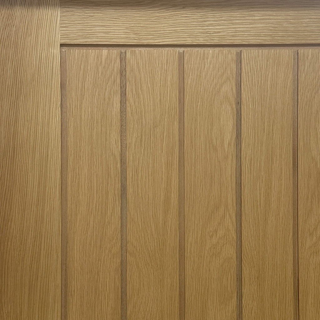 A close-up of the grooves and wood grain of a Mexicano White Oak 40mm Internal Door.