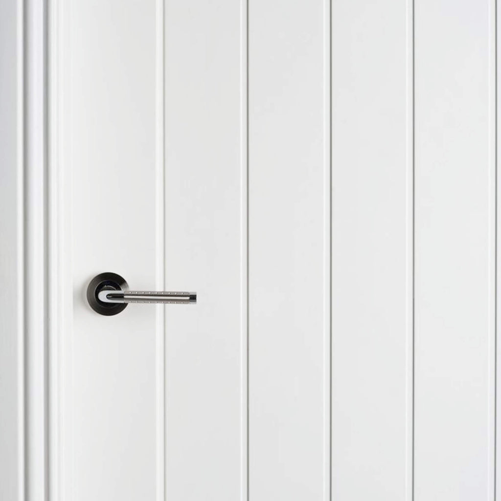 Detailed front view of a A Mexicano White Primed 40mm Internal Door showcasing the grooves and lines.