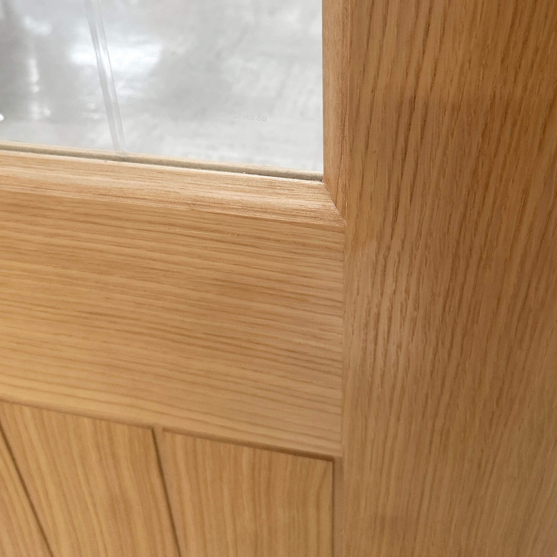 Close-up of a the diamond-cut 4mm toughened glass and the groove panelling on a  Panama White Oak 1 Lite Pre-Glazed 35mm Internal Door.