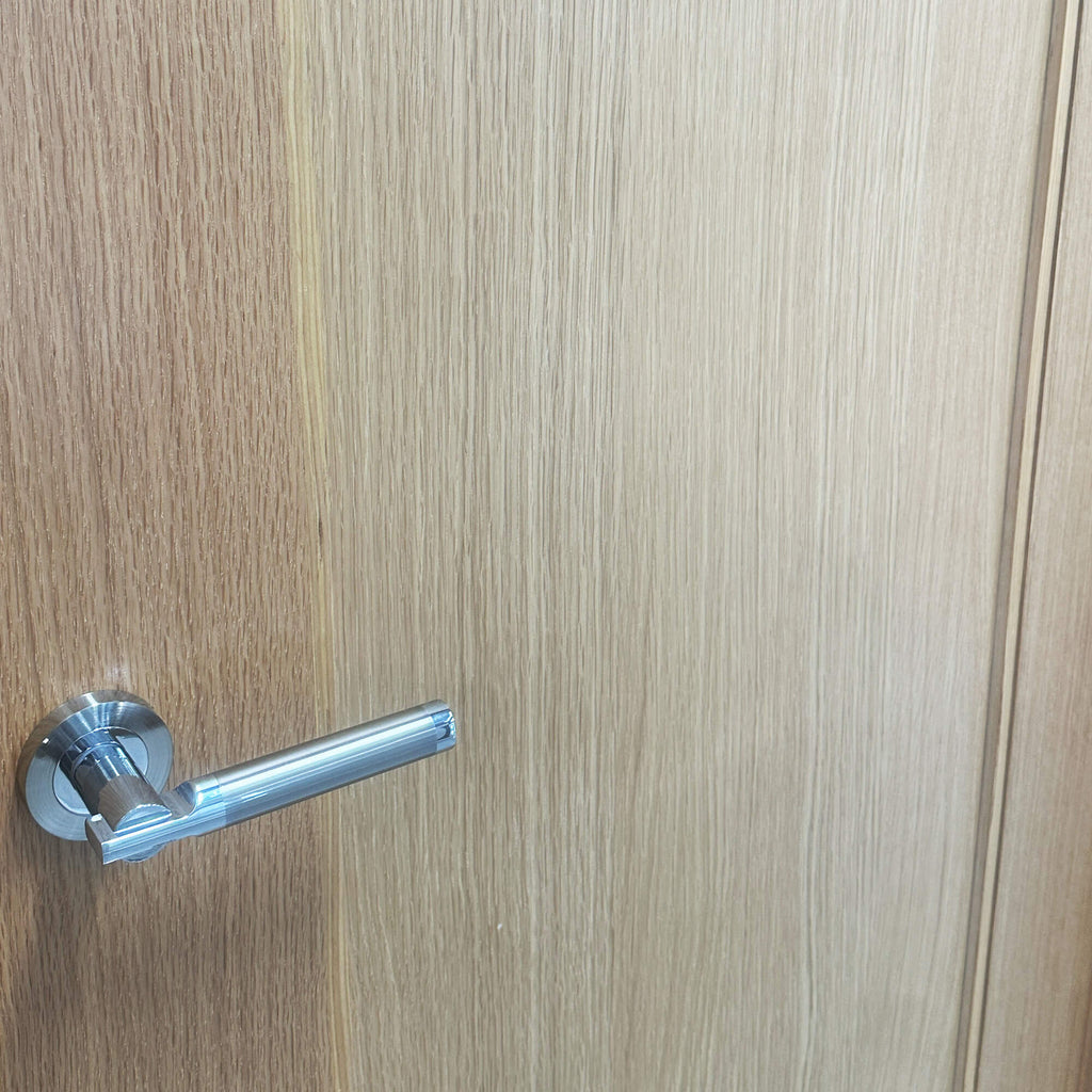 Close-up of the panel on a Shaker White Oak 1 Panel 40mm Internal Door, with a Cumulus handle.